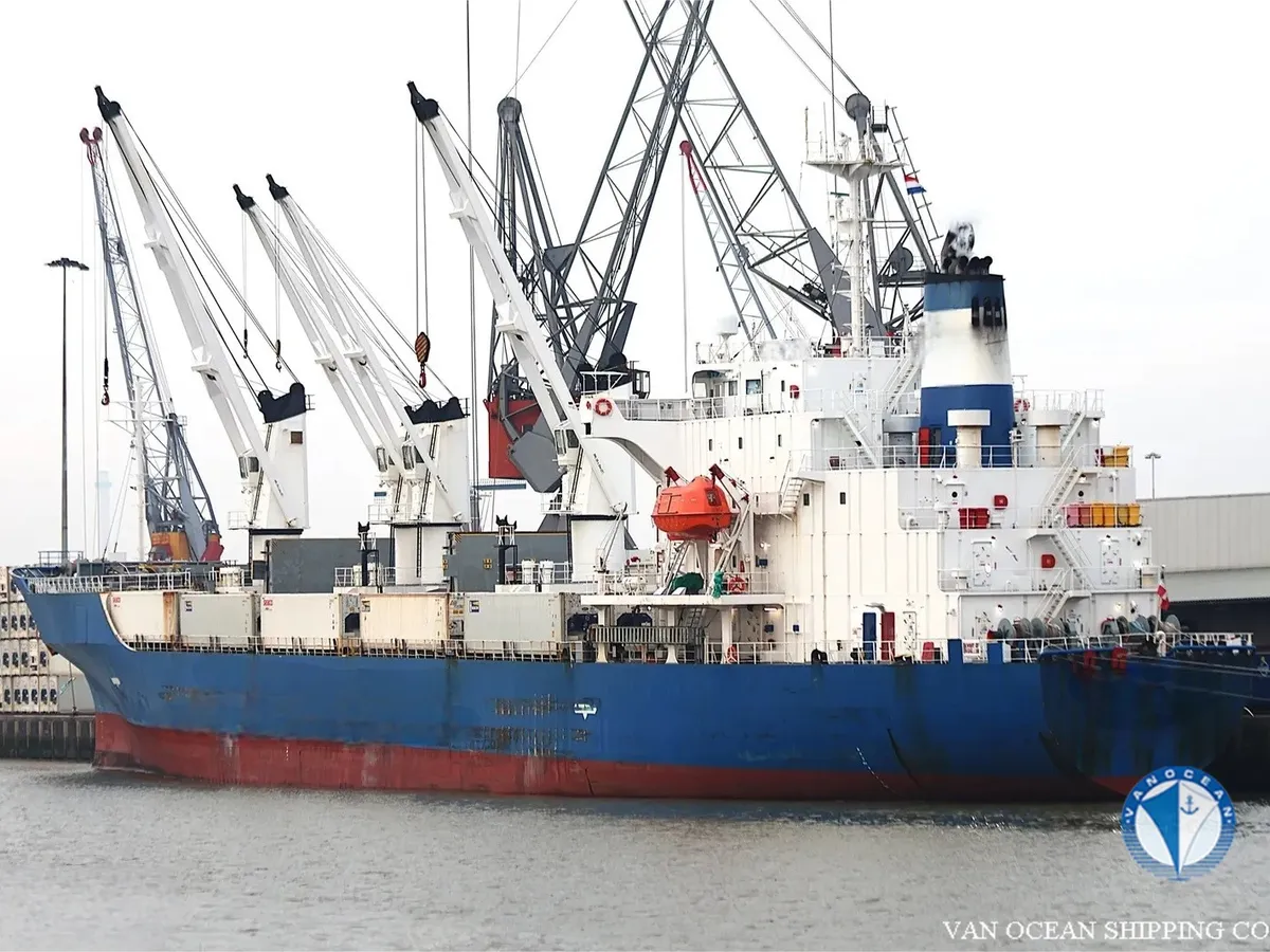 Navire frigorifique à vendre
