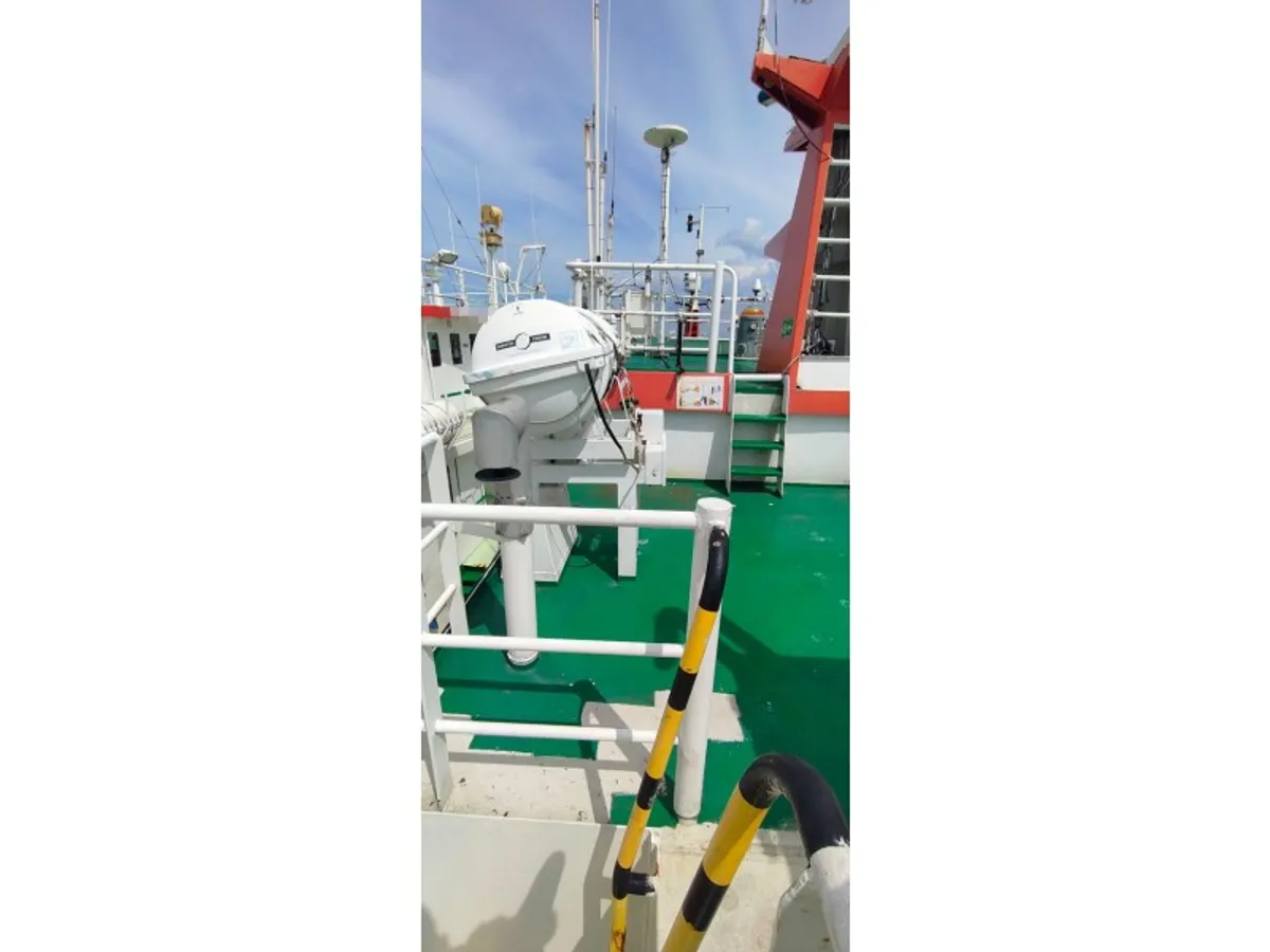 Navire d'approvisionnement à vendre