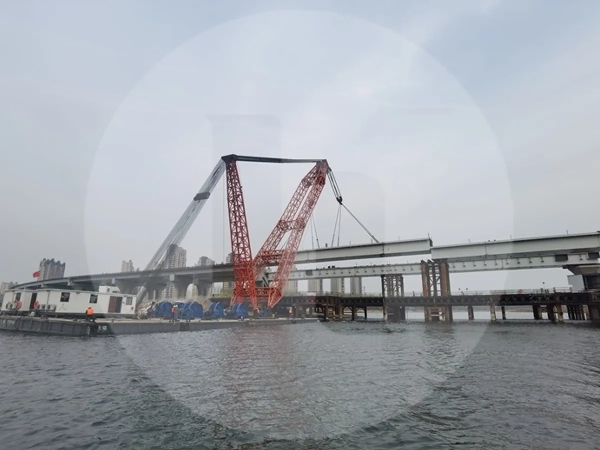 Navire grue à vendre