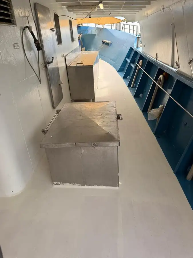 Chalutier de pêche à vendre