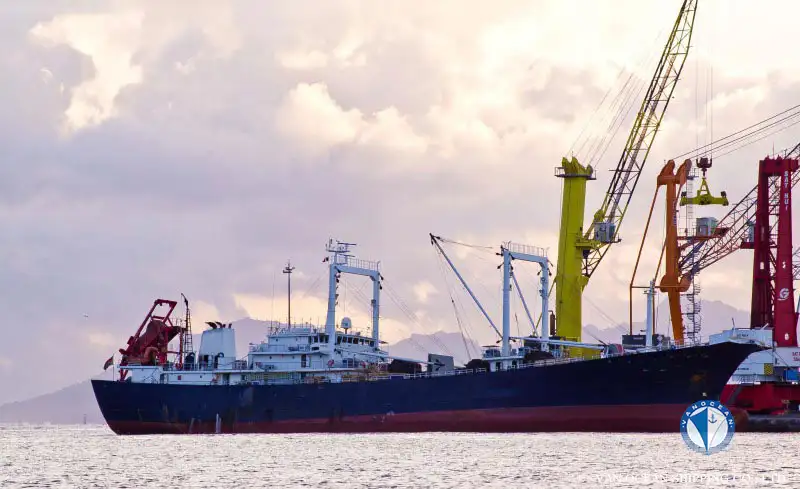 Navire frigorifique à vendre