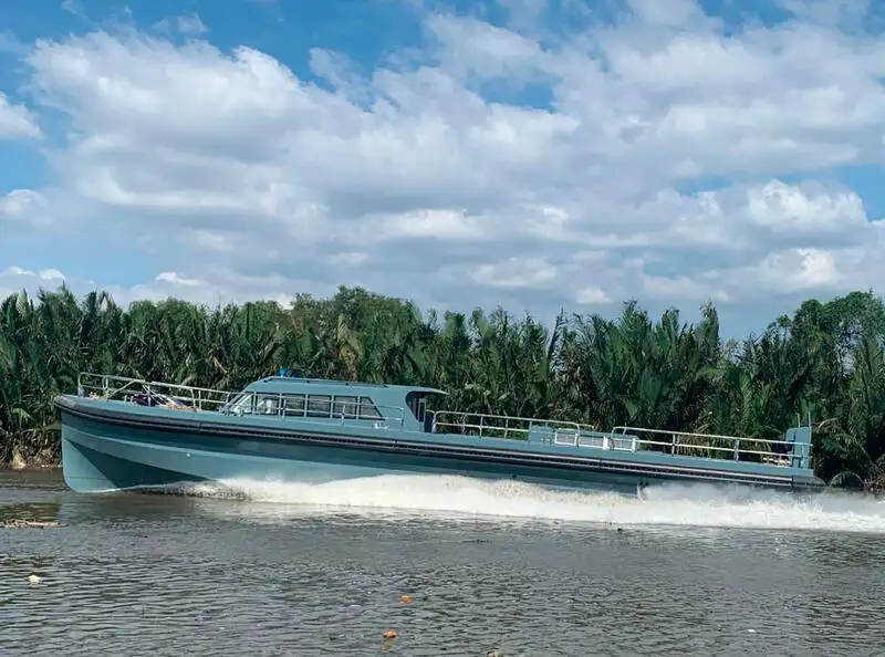 Bateau d'équipage à vendre
