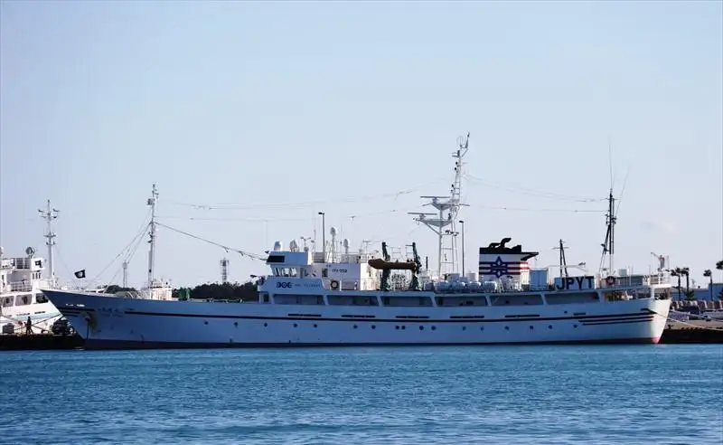 Navire d'enquête à vendre