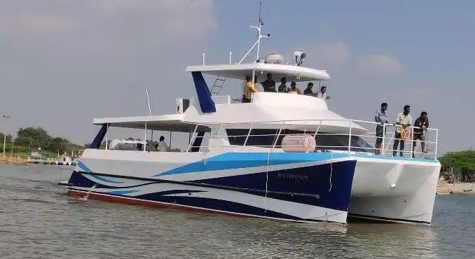 Bateau à moteur à vendre