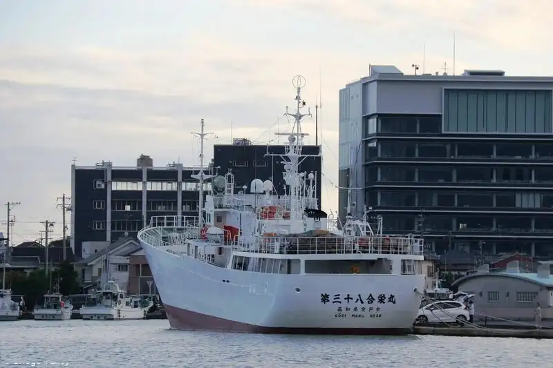 Chalutier de pêche à vendre