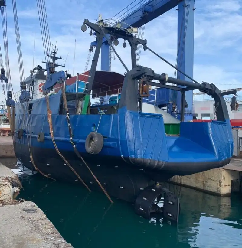 Chalutier de pêche à vendre