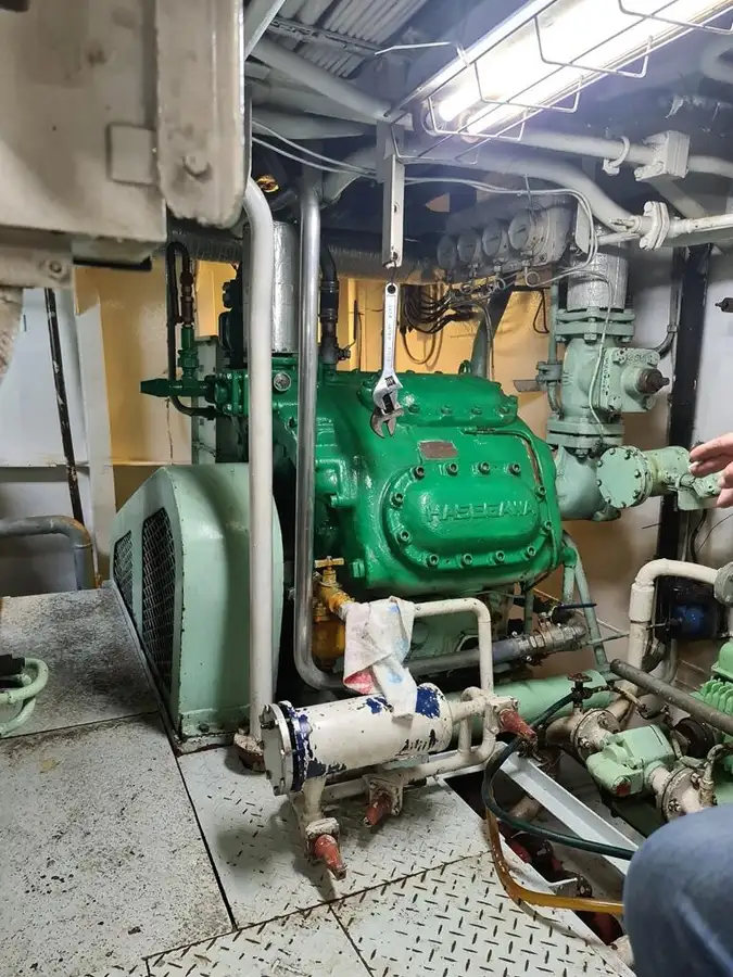 Navire palangrier à vendre