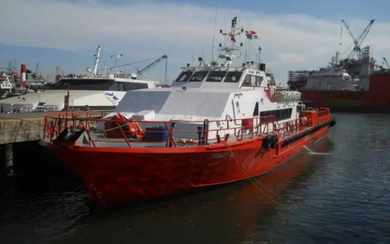 Bateau d'équipage à vendre