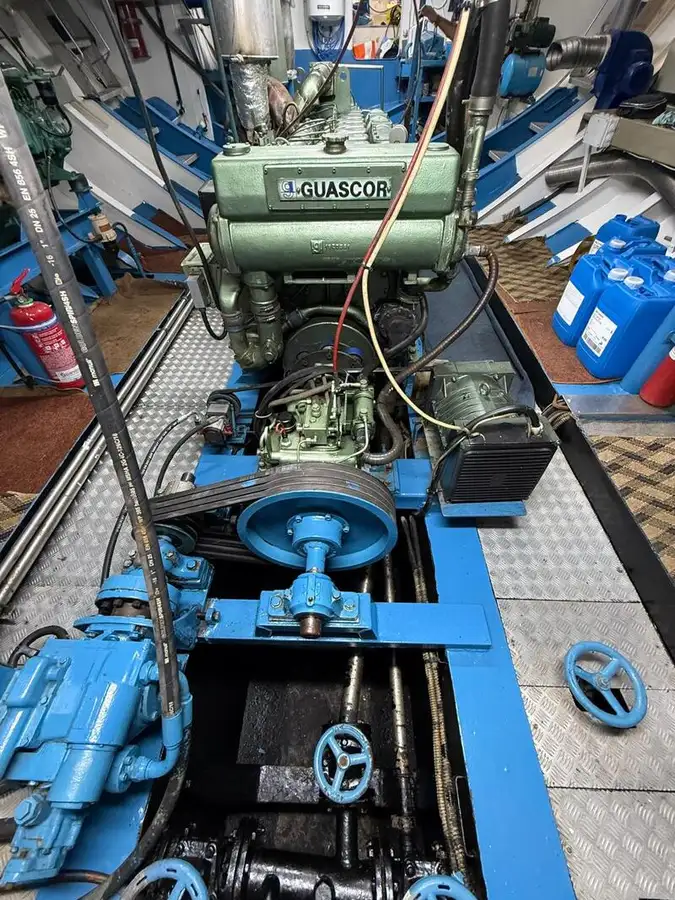 Chalutier de pêche à vendre