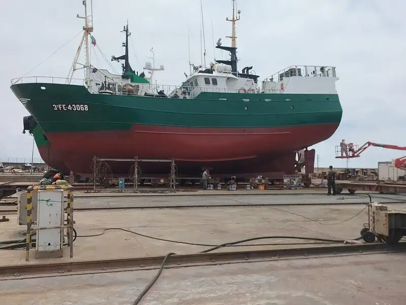Chalutier de pêche à vendre