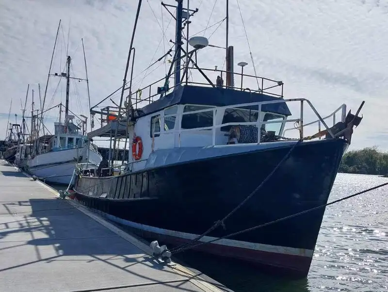 Navire palangrier à vendre