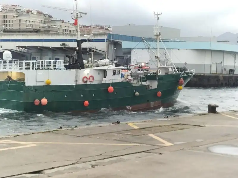 Chalutier de pêche à vendre