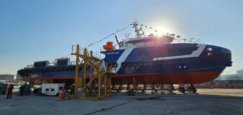 Bateau d'équipage à vendre