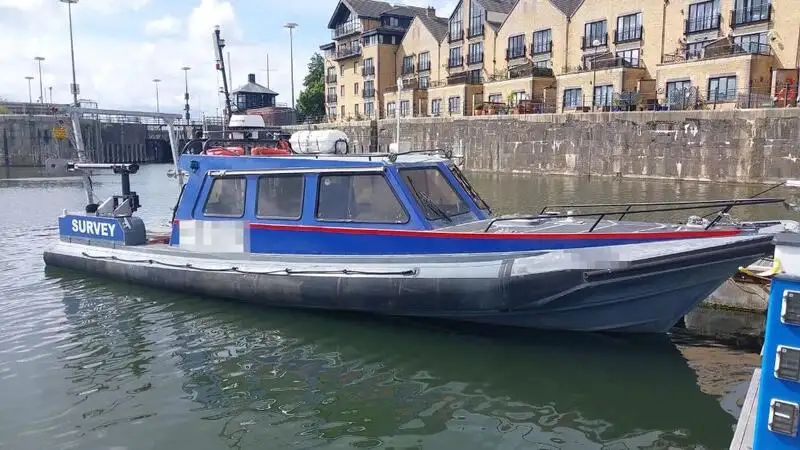 Navire d'enquête à vendre