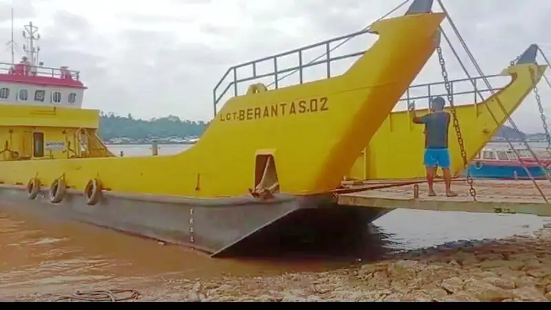 Péniche de Débarquement, Réservoir à vendre