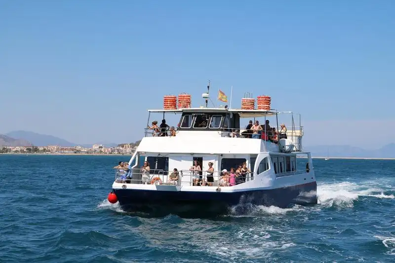 Bateau à moteur à vendre