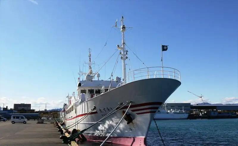 Navire d'enquête à vendre
