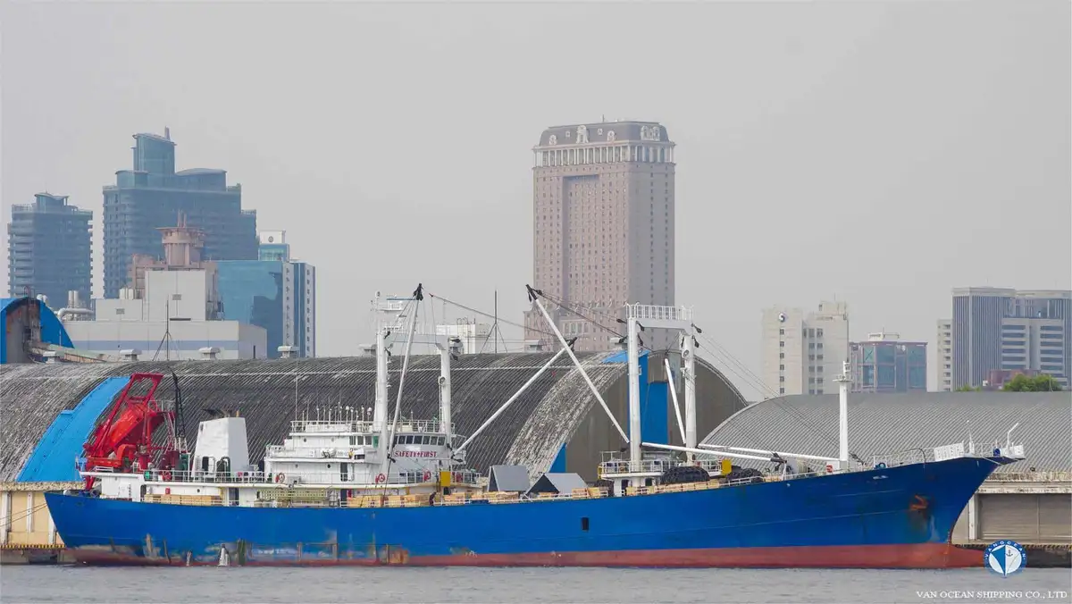 Navire frigorifique à vendre