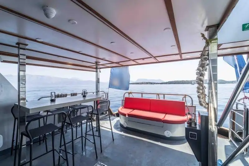 Bateau à moteur à vendre