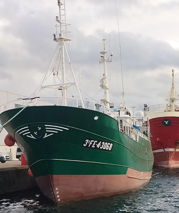 Chalutier de pêche à vendre