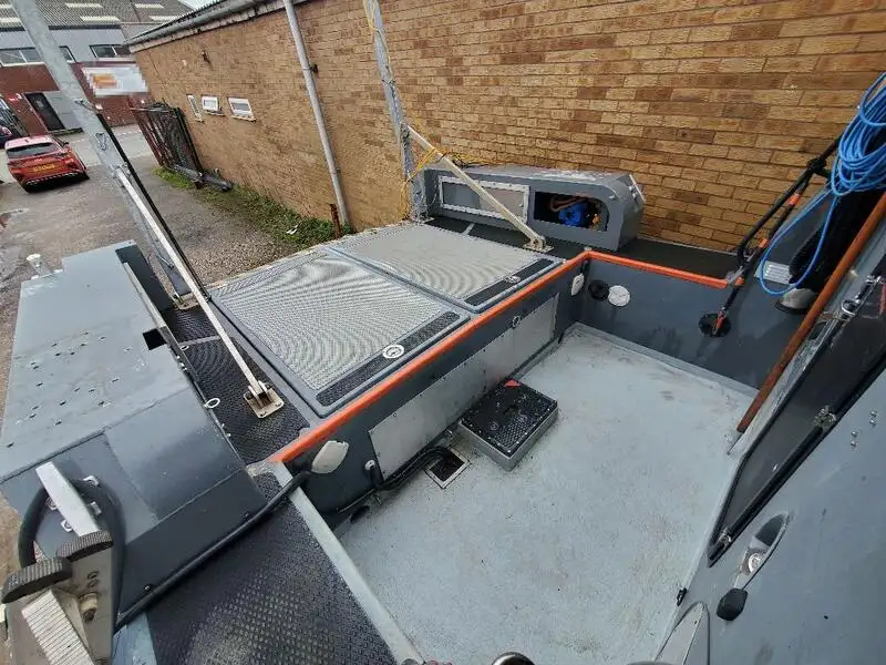 Navire d'enquête à vendre