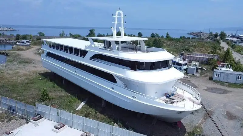 Bateau à moteur à vendre