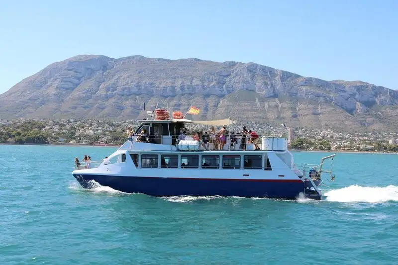 Bateau à moteur à vendre