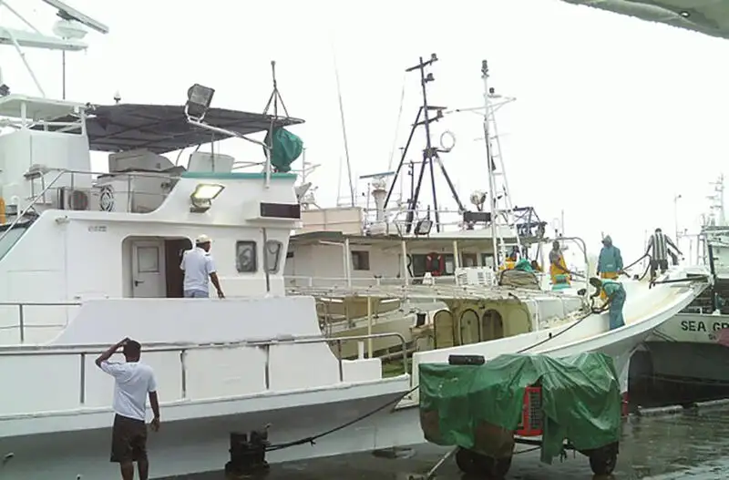 Navire palangrier à vendre