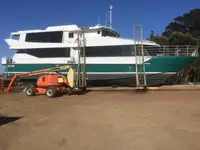 Bateau à moteur à vendre